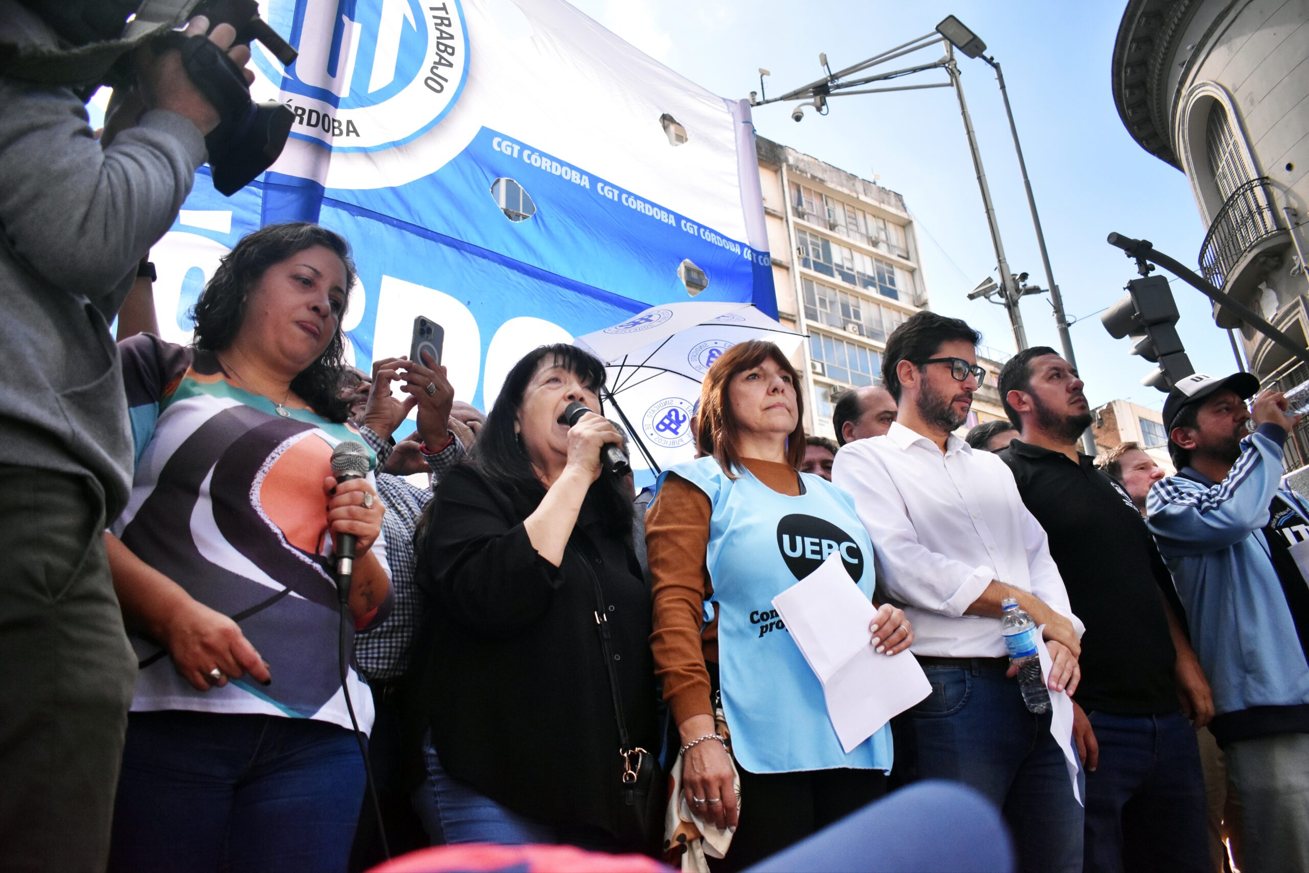Marchamos en unidad contra el ajuste, la entrega y la represión del Gobierno nacional Marchamos en unidad contra el ajuste, la entrega y la represión del Gobierno nacional