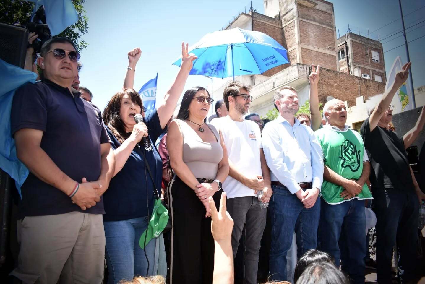 Marchamos hacia la Legislatura contra la suba de aportes