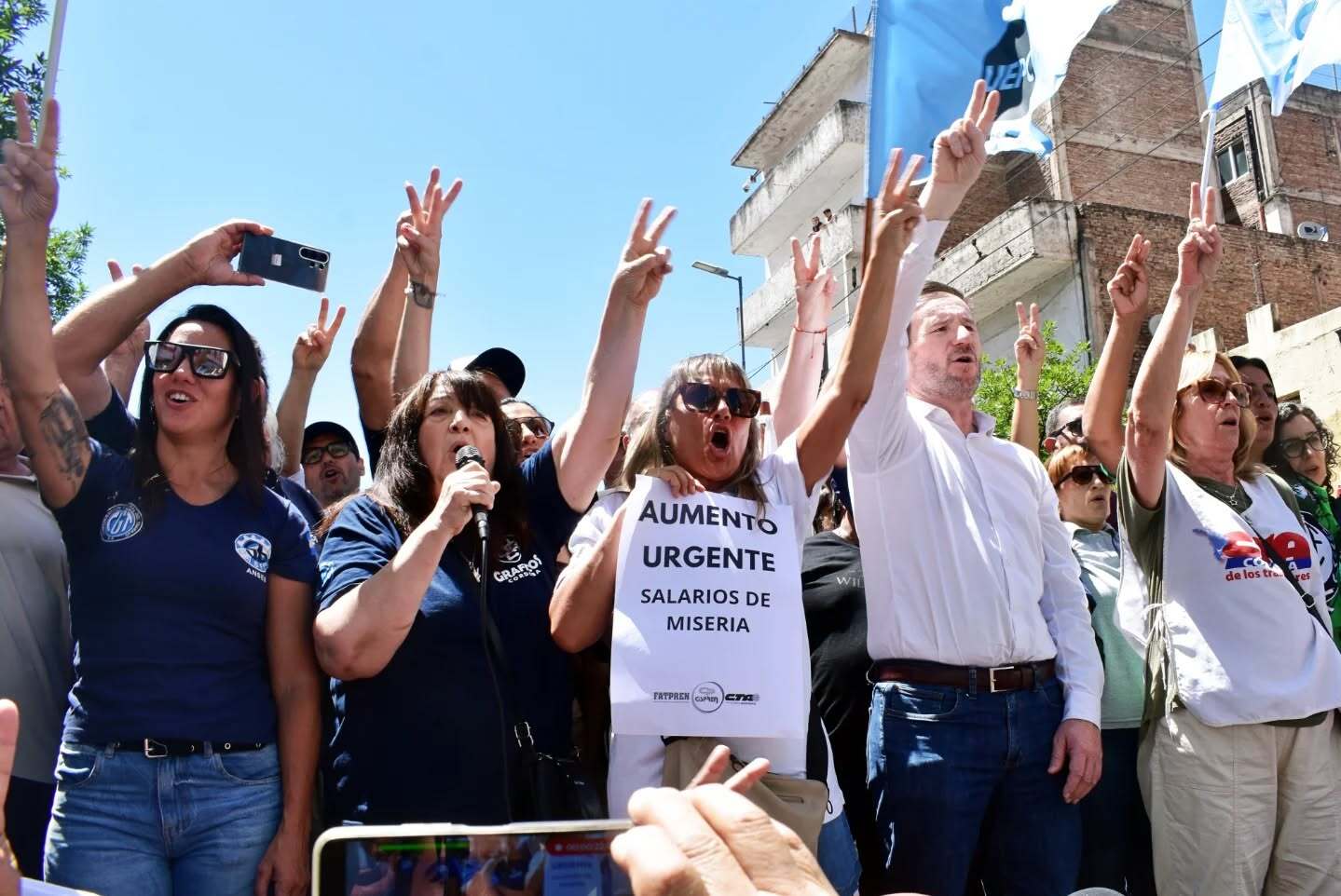 ¡No a la reforma laboral! ¡No a la destrucción de la industria! ¡No a la suba de aportes provinciales!