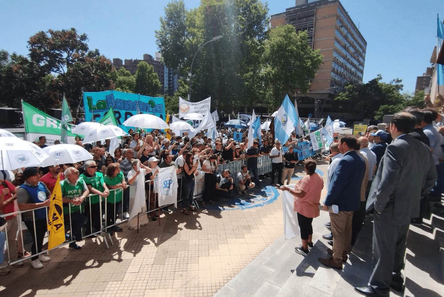 Amparo colectivo contra el ajuste previsional del Gobierno de Córdoba