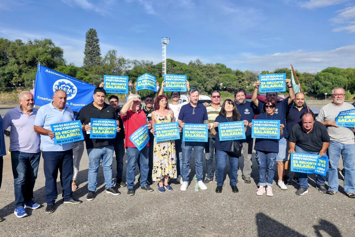 Basta de ajuste: caravana contra la ley previsional del Gobierno de Córdoba